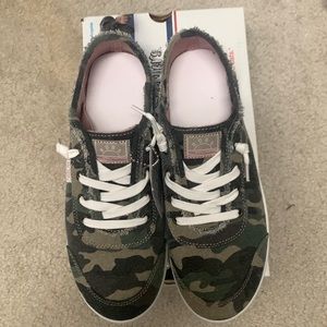 Bobs from Skechers Troop Cute camouflage flats. Size 8